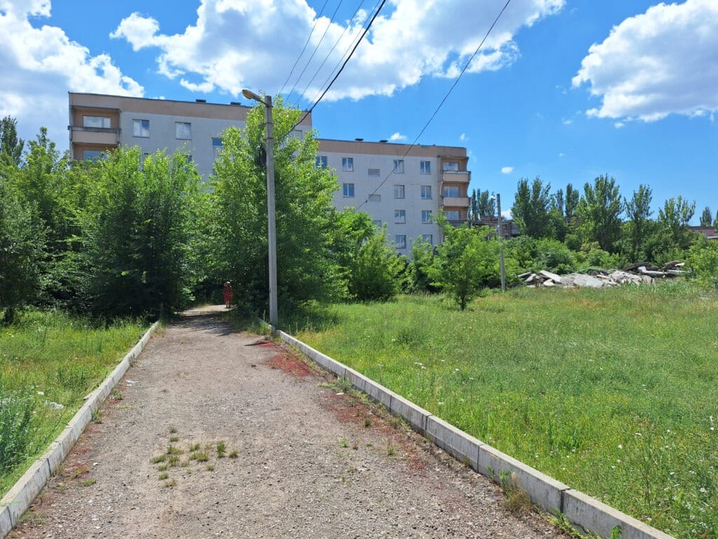 Недобудований будинок у Марганці