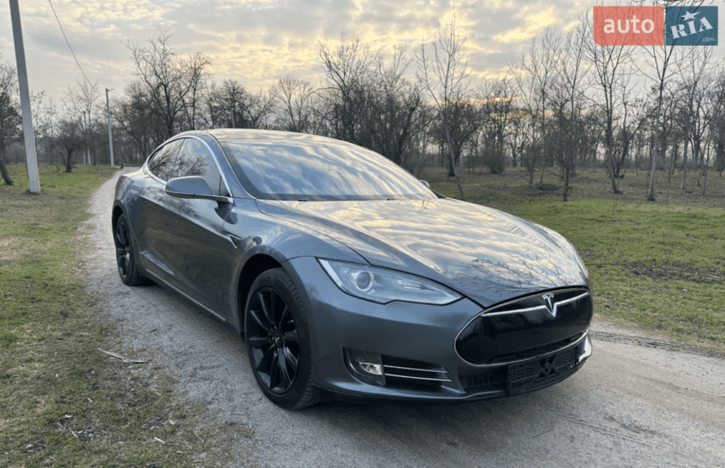 Глікман купив Tesla вдесятеро дешевше ринкової ціни